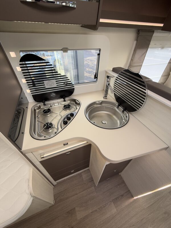 Challenger Mageo 377 Lits jumeaux + Lit pavillon + Lit dinette – Image 11
