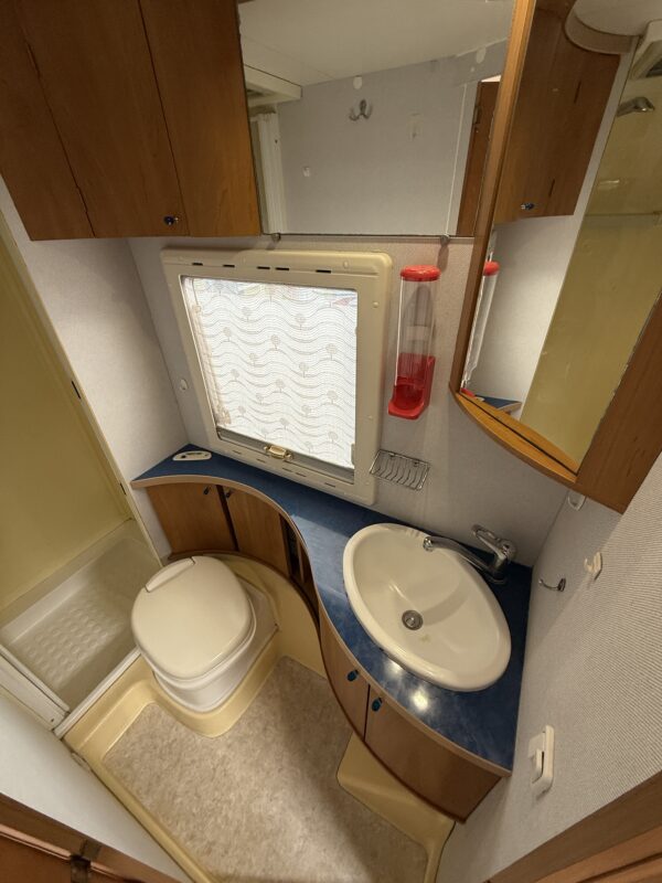 Rapido 772F Lit à la francaise + Lit dinette – Image 8