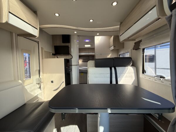 Challenger 288 eb Lit central + Lit pavillon + Lit dinette – Image 6