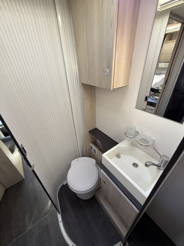 Challenger 288 eb Lit central + Lit pavillon + Lit dinette – Image 9