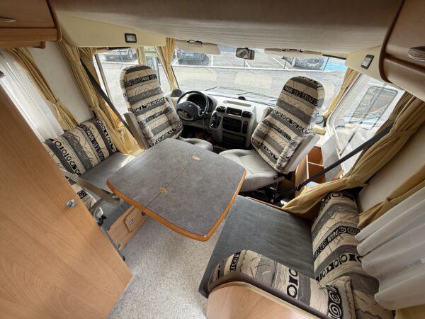Intégral Hymer BR 599 Lit pavillon + Lit dinette + Première main – Image 3
