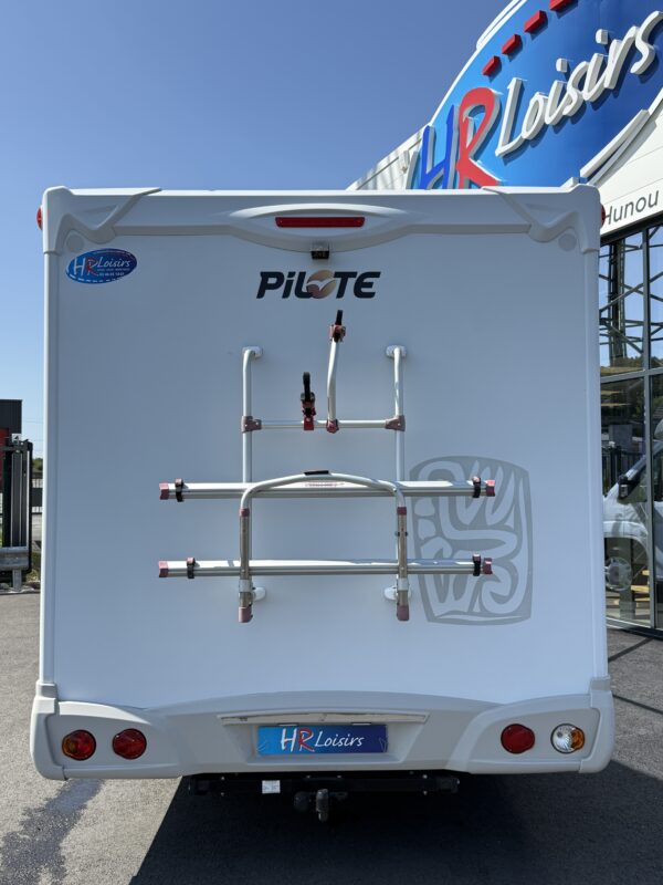 Pilote P 716 Aventura Lit à la française + Lit pavillon + Lit dinette + Attelage – Image 2