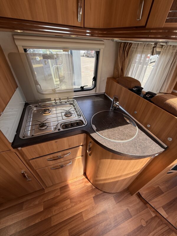 Hymer T 654 CL Lit à la française + Lit dinette – Image 6