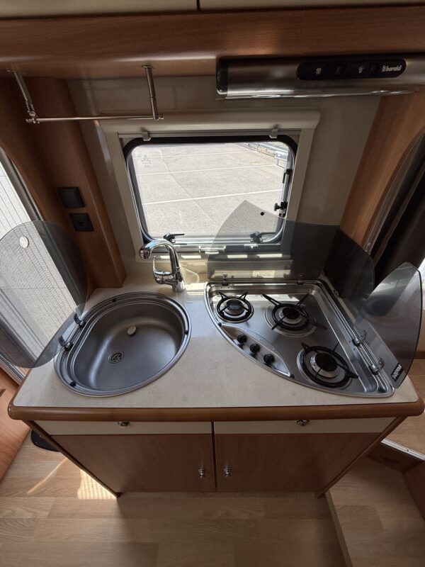 Rapido Le Randonneur 690 Lit central + Lit dinette – Image 6