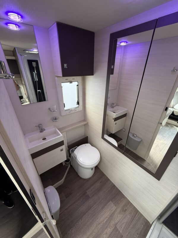 Chausson Korus 610 Lit pavillon + Lit dinette + Attelage – Image 7